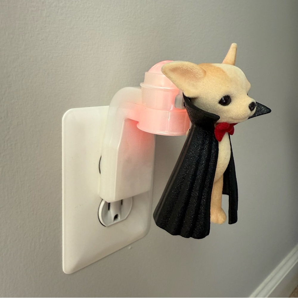 Bath & Body Works Chihuahua Vampire Wallflower - Picture 3 of 3